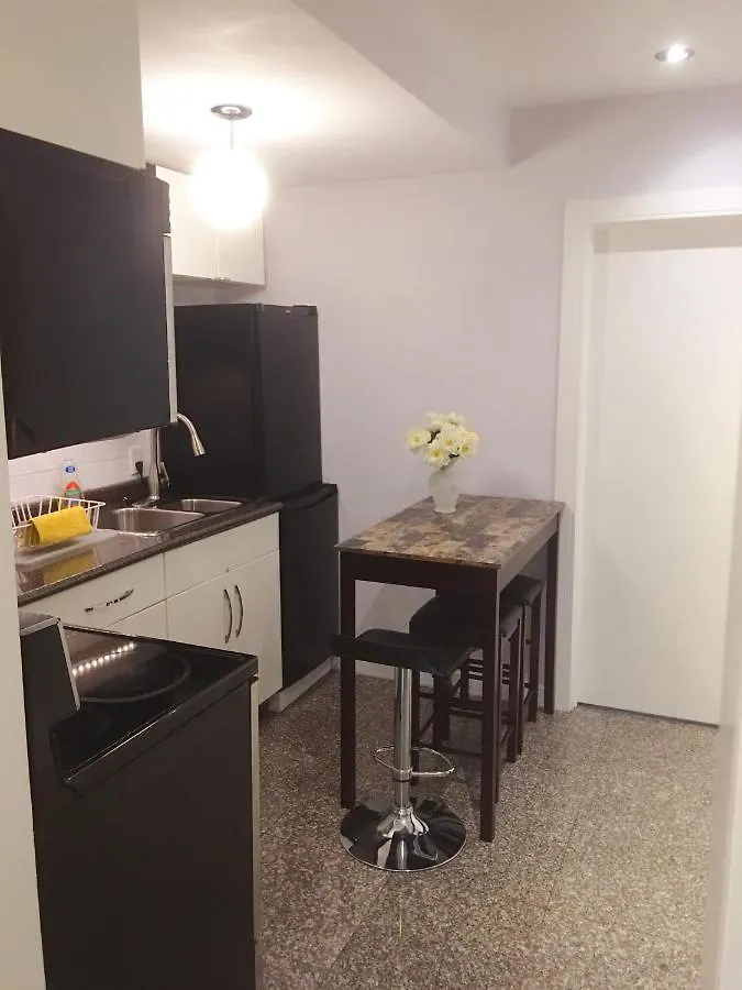 Guest house The Parkway Garden Guesthouse Toronto Canada