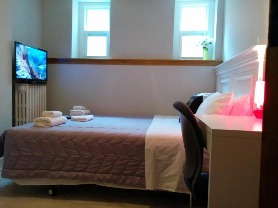 Guest house The Parkway Garden Guesthouse Toronto Canada