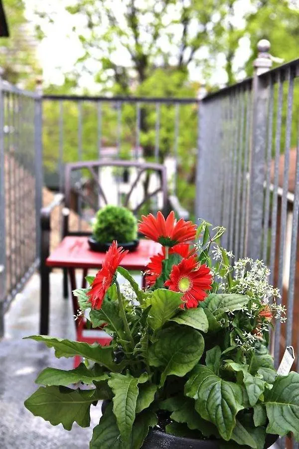 Guest house The Parkway Garden Guesthouse Toronto